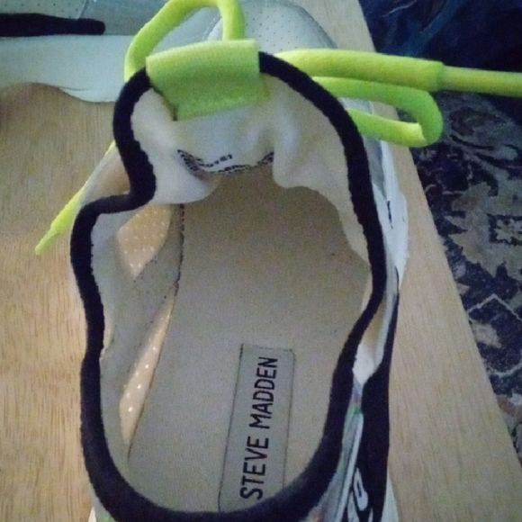 Steve Madden Kids Sneakers with Neon Accents - Picture 7 of 10